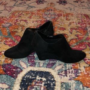 Suede Black wedges